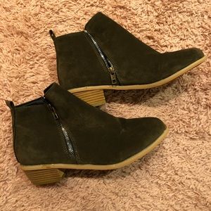 NWOT! 🌸 Ankle boots 🦋🙌